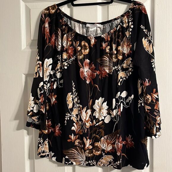 NWOT Venus top. Size M - Picture 1 of 2